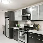 Charming Modern Apt Pool Patio Free Parking