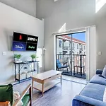 Space For 8 Near Downtown Easy Walk To Ut Campus