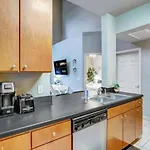 Spectacular Location West Campus Apt For 8 Plus Loft