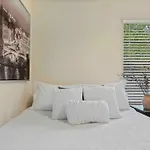 3 Bedroom Plus Workspace-Foodies Dream! Close To Zilker, & Downtown!