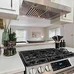 3 Bedroom Plus Workspace-Foodies Dream! Close To Zilker, & Downtown!