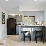 Near Barton Springs And Dt Atx Cozy And Affordable