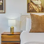 Vibrant Austin Studio Balcony Plus Parking And Wi-Fi