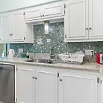 5Br Double Unit On Creek - Large Yard - Sleeps 12