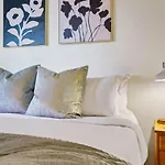 Pet Friendly Apt W Pool Minutes From Zilker Park In Austin
