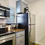 Pet Friendly Apt W Pool Minutes From Zilker Park In Austin
