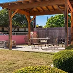 Pet Friendly Apt W Pool Minutes From Zilker Park In Austin