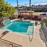 Pet Friendly Apt W Pool Minutes From Zilker Park In Austin