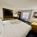 La Quinta Inn & Suites by Wyndham Austin Southwest
