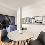 Your Comfy King Suite Getaway - Sleeps 4 - Pool, Prkg