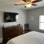 South Austin Cottage With Fiber Internet