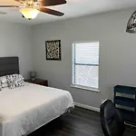 South Austin Cottage With Fiber Internet