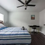 Prime Location 3Br - Firepit & Private Yard