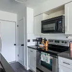 Prime Location 3Br - Firepit & Private Yard