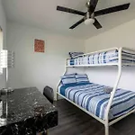 Prime Location 3Br - Firepit & Private Yard