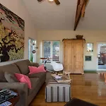 The Rivery Retreat, Choose From Luxury Guesthouse Cabin Or Suite In Lake Austin Hill Country