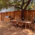 Retro Cowyboy Villa In The Heart Of Austin