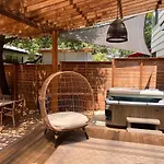 Retro Cowyboy Villa In The Heart Of Austin