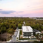 Modern & Newly Renovated 1Br Flat West Congress