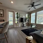 Goldy | Big Group Stay, Game Room, Coworking, Pool