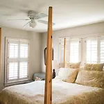 Adams House Bed & Breakfast