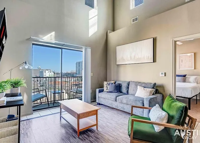 Space For 8 Near Downtown Easy Walk To Ut Campus