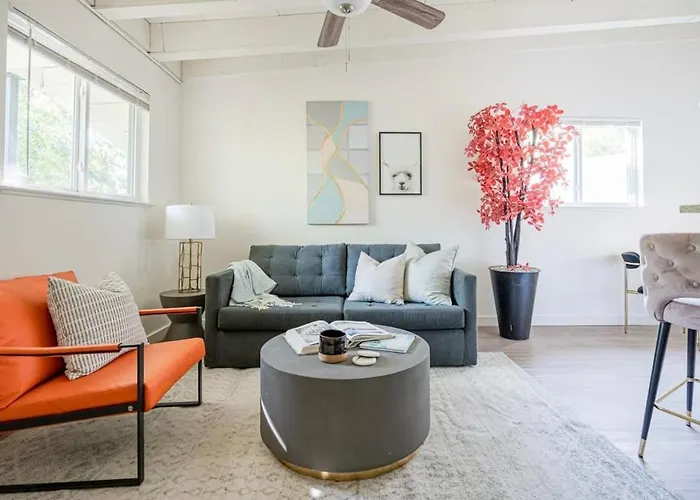 The Modern I Sleep 5 I Close To Downtown I Roku Tv