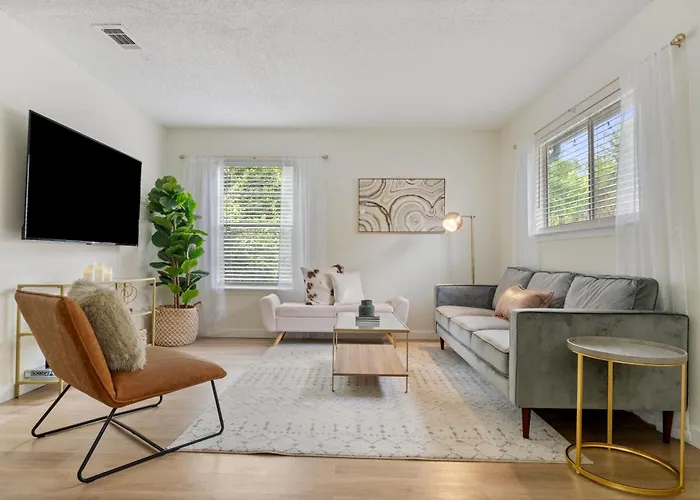 3 Bedroom Plus Workspace-Foodies Dream! Close To Zilker, & Downtown!