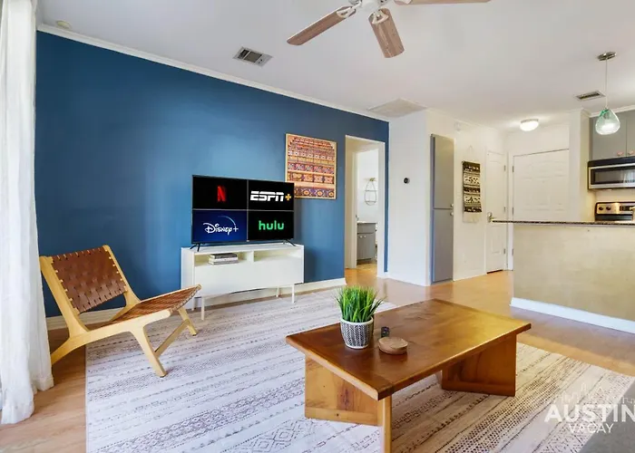 Pet Friendly Apt W Pool Minutes From Zilker Park In Austin