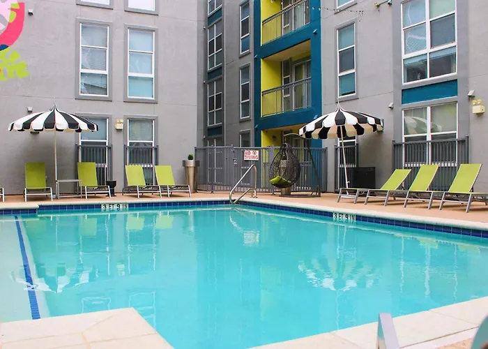 Upstay Condo W Pool-Bbq-Gym-Games - Walk To Uoft