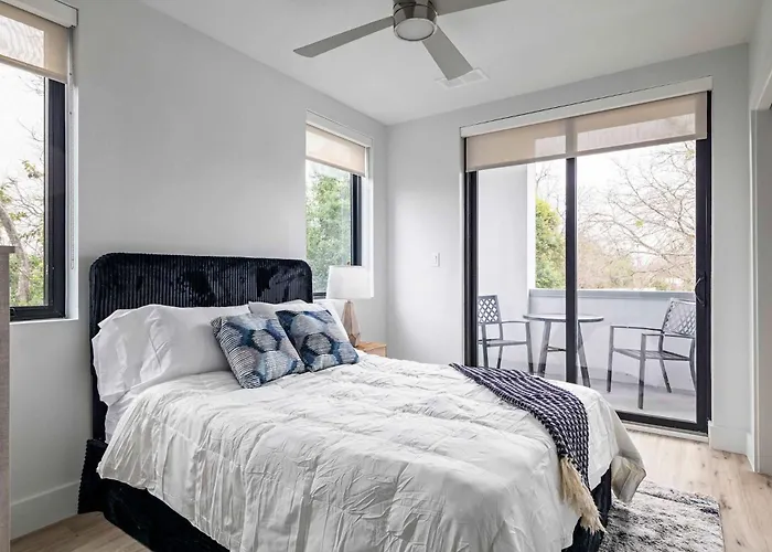 Upstay Brand New Contemporary Apartment Near Soco