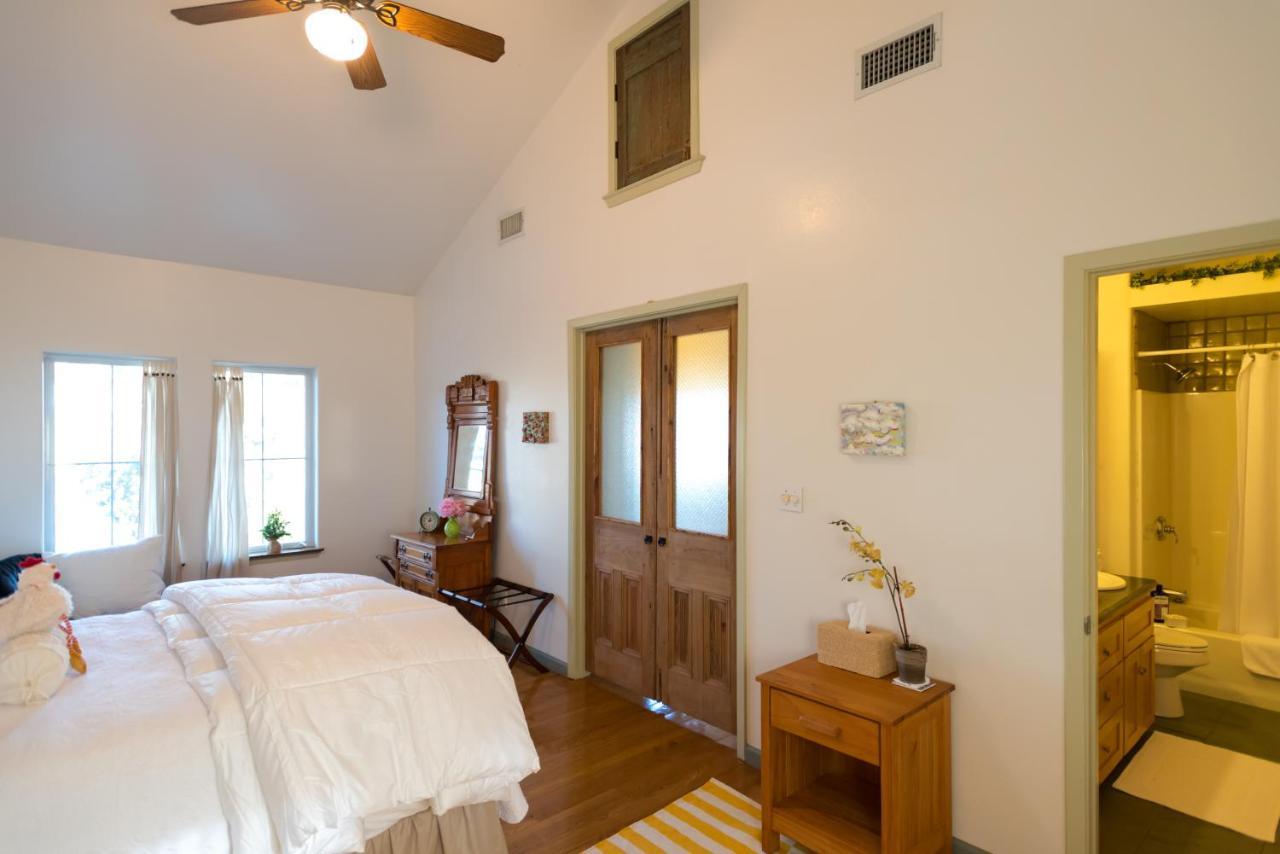 Bed & Breakfast The Rivery Retreat, Choose From Luxury Or In Hill Country