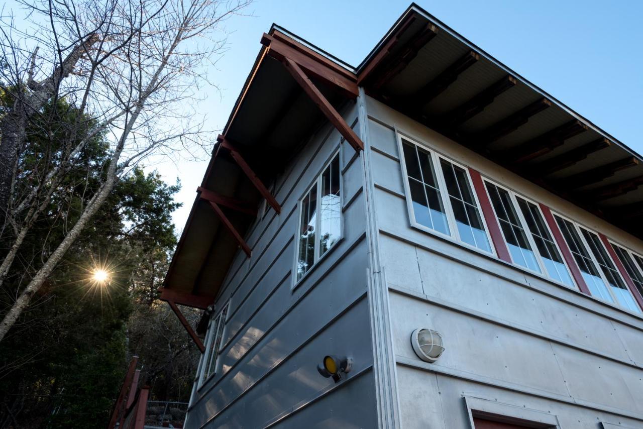 The Rivery Retreat, Choose From Luxury Or In Hill Country Bed & Breakfast Austin
