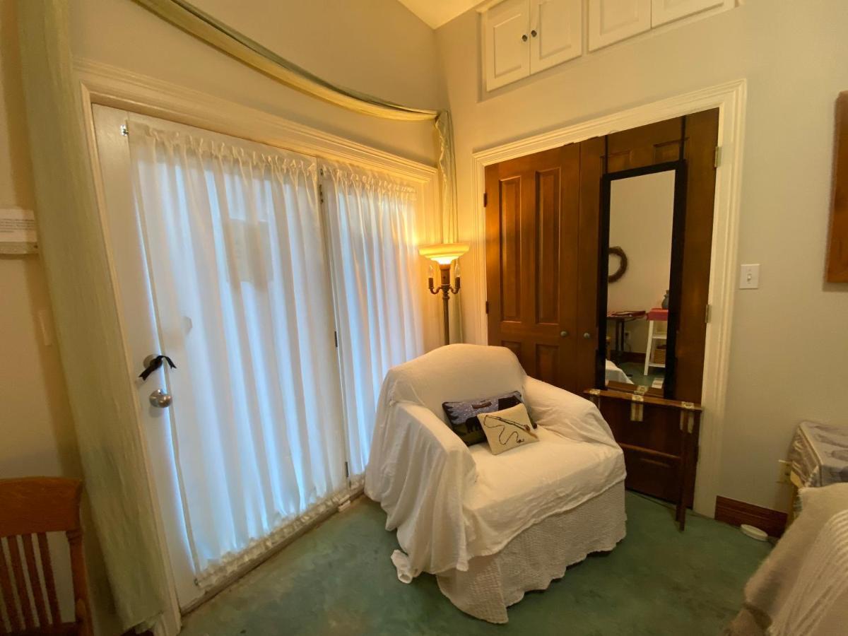 The Rivery Retreat, Choose From Luxury Or In Hill Country Bed & Breakfast