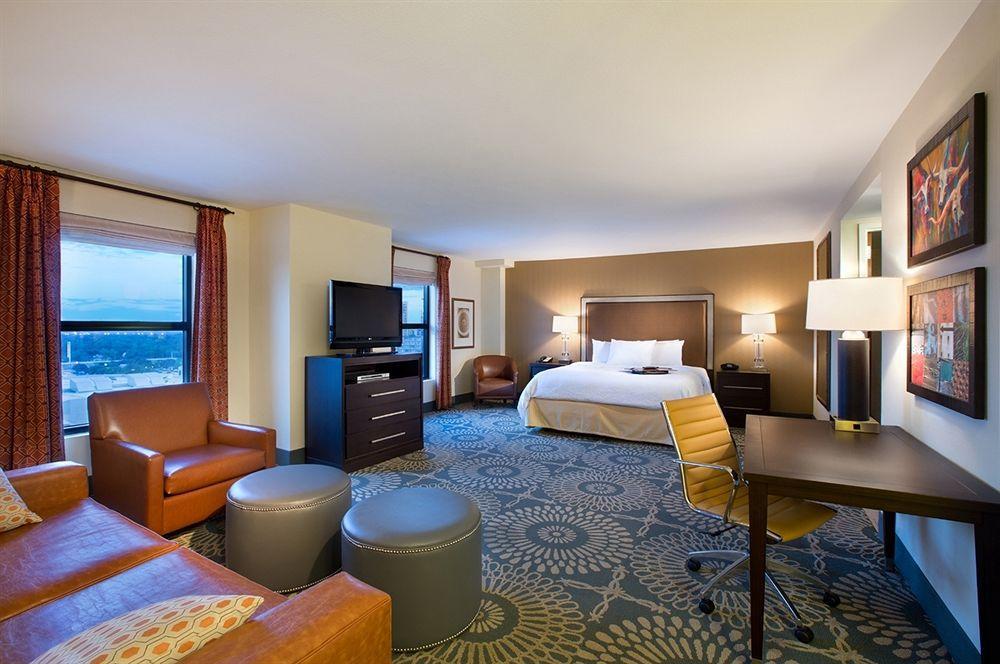 Hotel Hampton & Austin-downtown/convention Center 3*