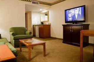 Hotel Embassy By Hilton Arboretum 4*