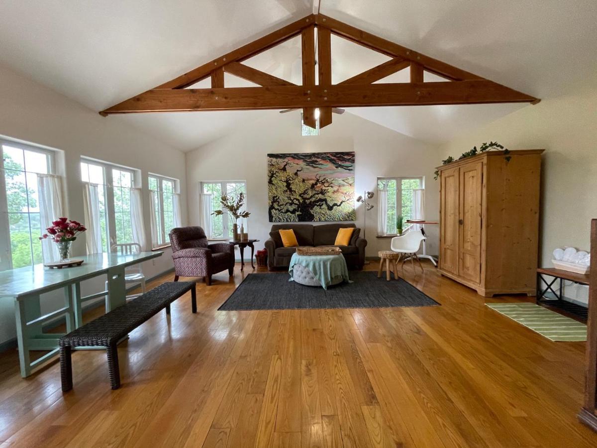 The Rivery Retreat, Choose From Luxury Or In Hill Country Austin