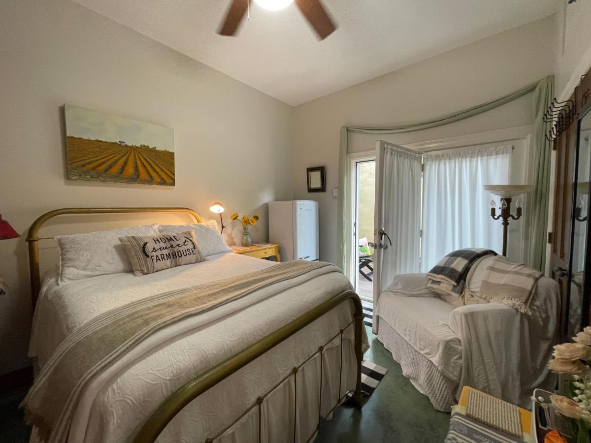 The Rivery Retreat, Choose From Luxury Or In Hill Country Bed & Breakfast
