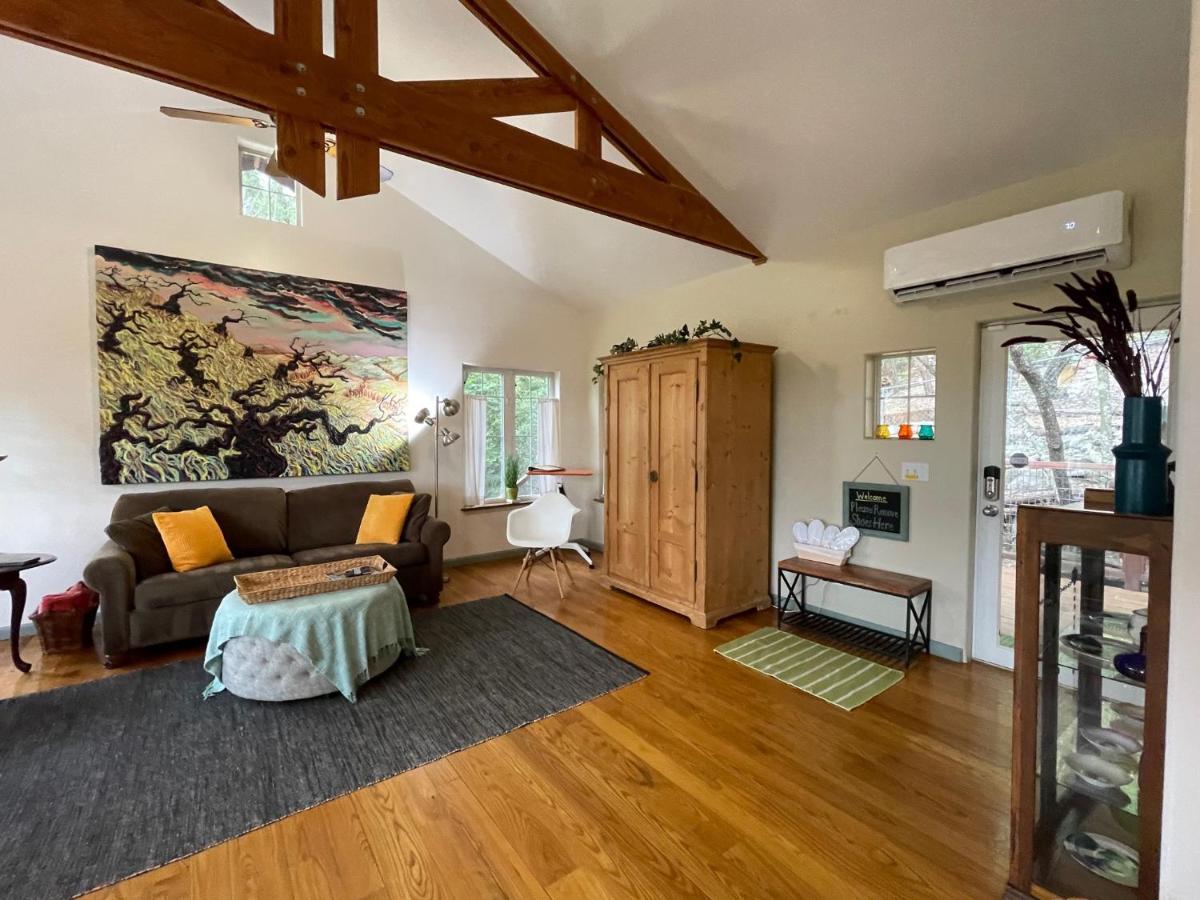 Bed & Breakfast The Rivery Retreat, Choose From Luxury Or In Hill Country