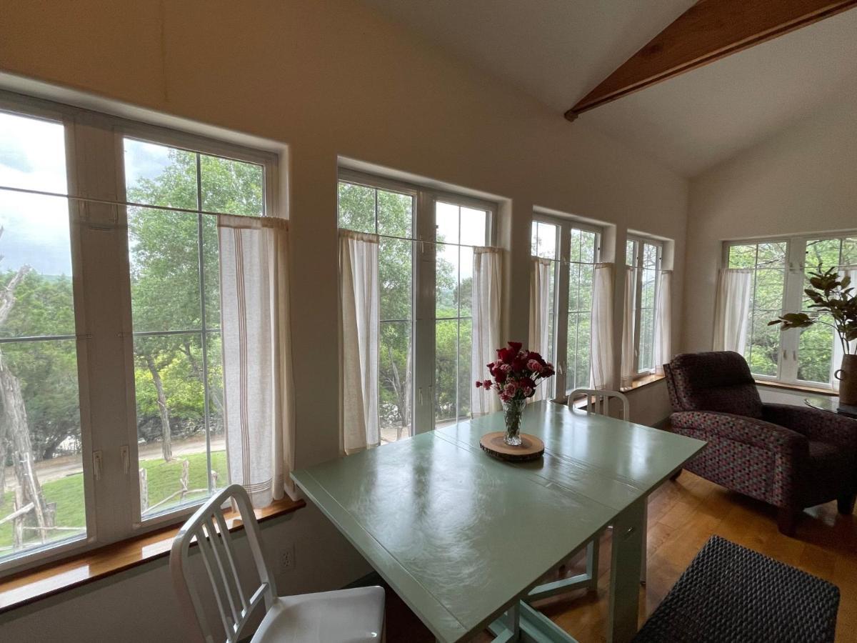 The Rivery Retreat, Choose From Luxury Or In Hill Country Bed & Breakfast Austin