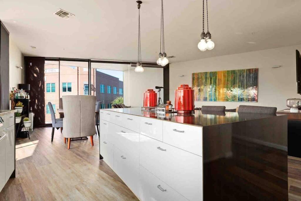 Architectural Dream In Trendy East Holiday home Austin