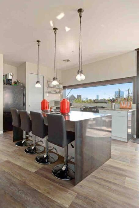 Architectural Dream In Trendy East Holiday home Austin