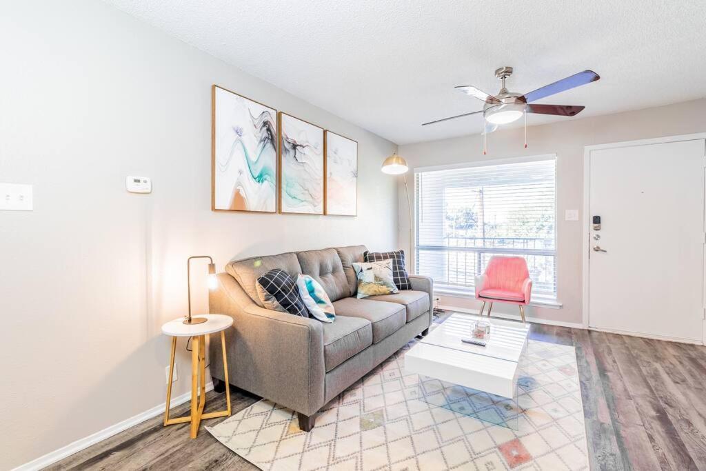 Soco Chic Close To Downtown Apartment