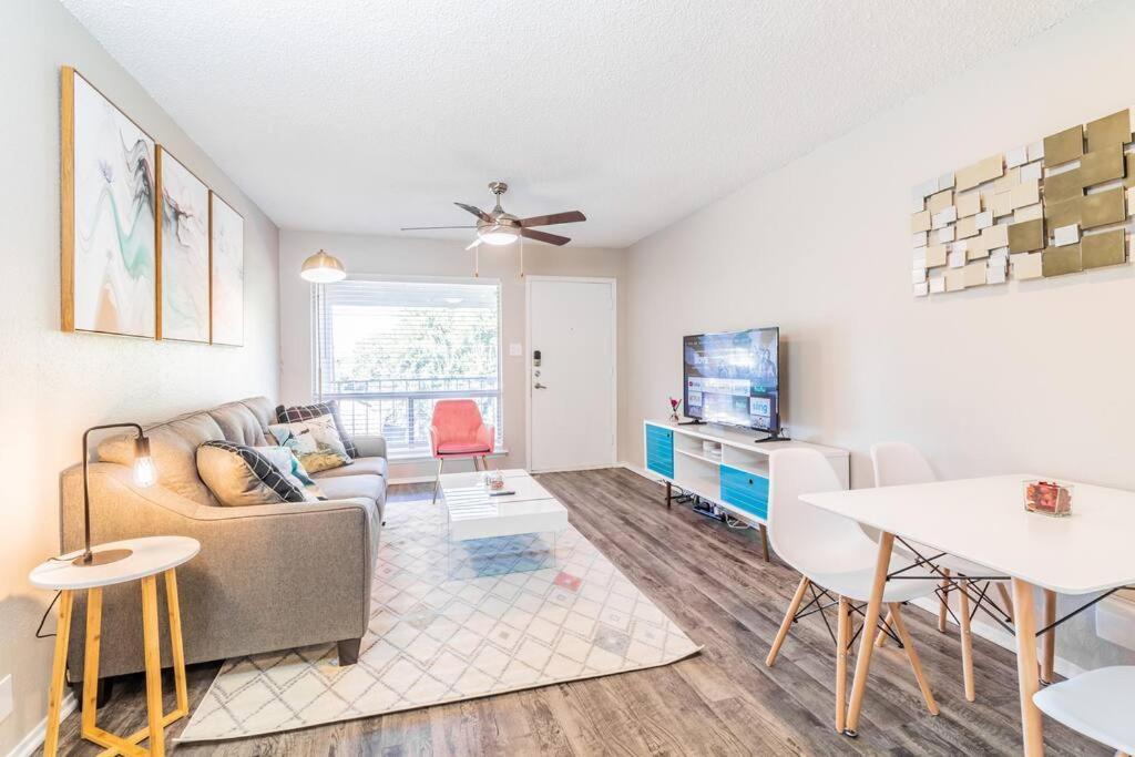 Soco Chic Close To Downtown Apartment *