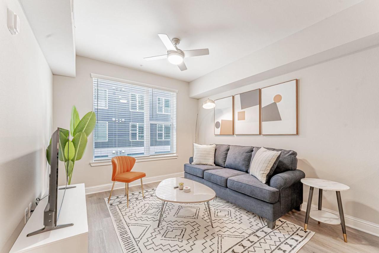 Upscale Modern Apts - Free Parking, Fast Wifi, Courtyard Apartment Austin