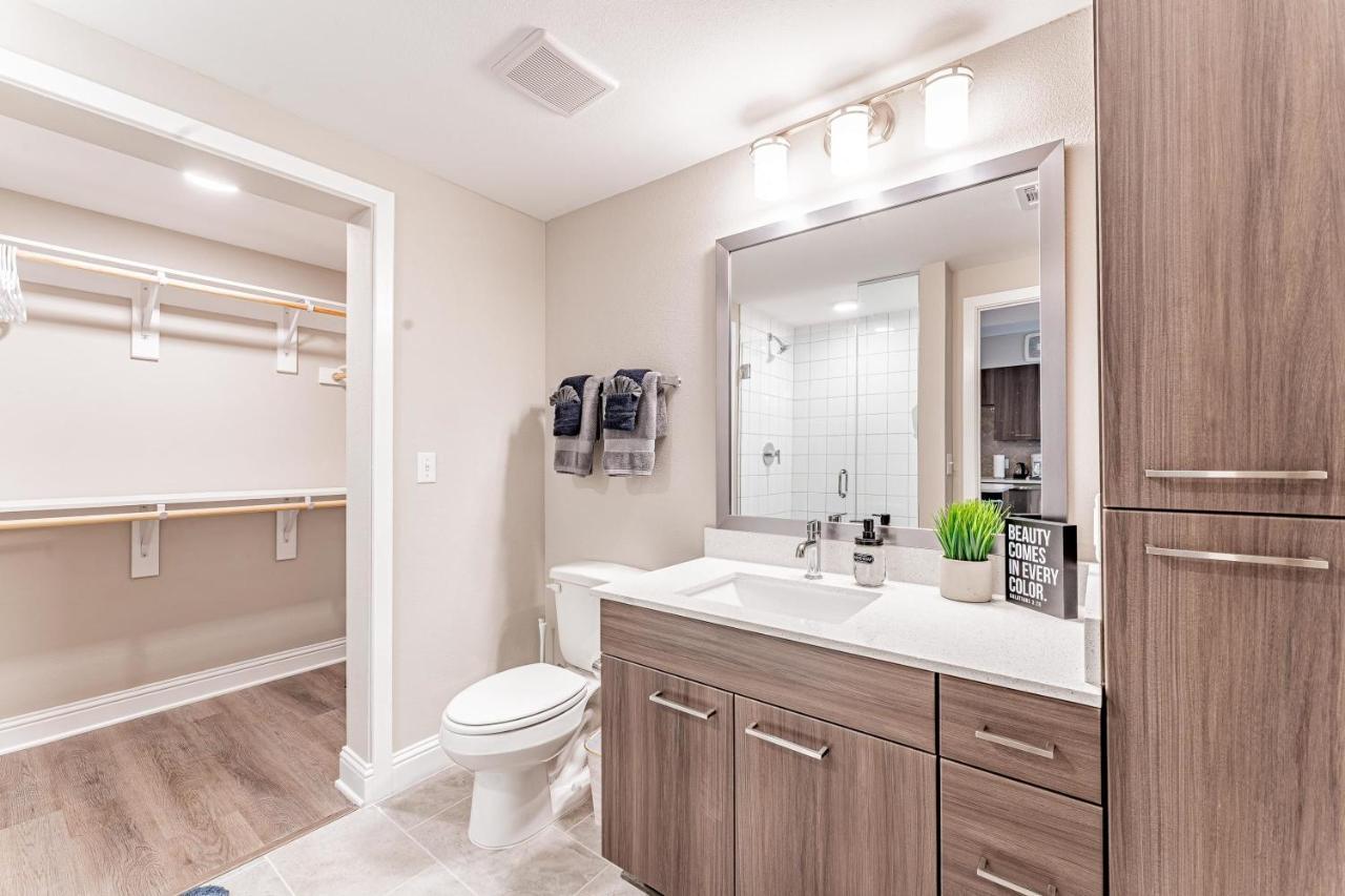 Upscale Modern Apts - Free Parking, Fast Wifi, Courtyard * Austin