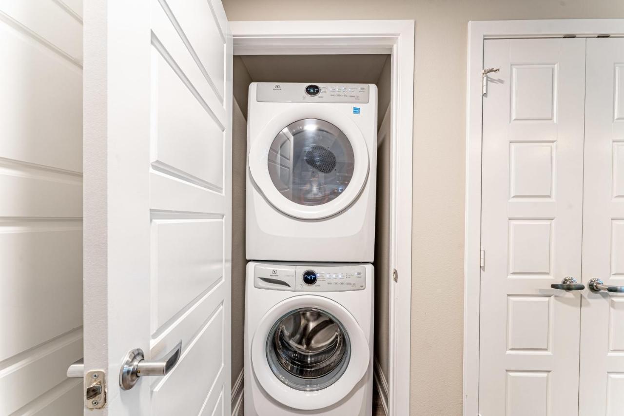 Upscale Modern Apts - Free Parking, Fast Wifi, Courtyard * Austin