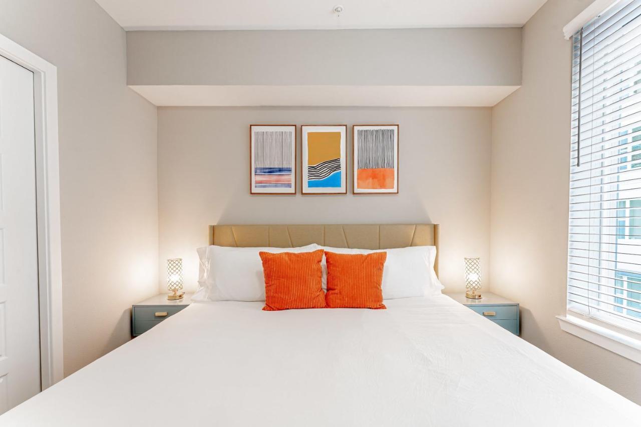 Upscale Modern Apts - Free Parking, Fast Wifi, Courtyard * Austin