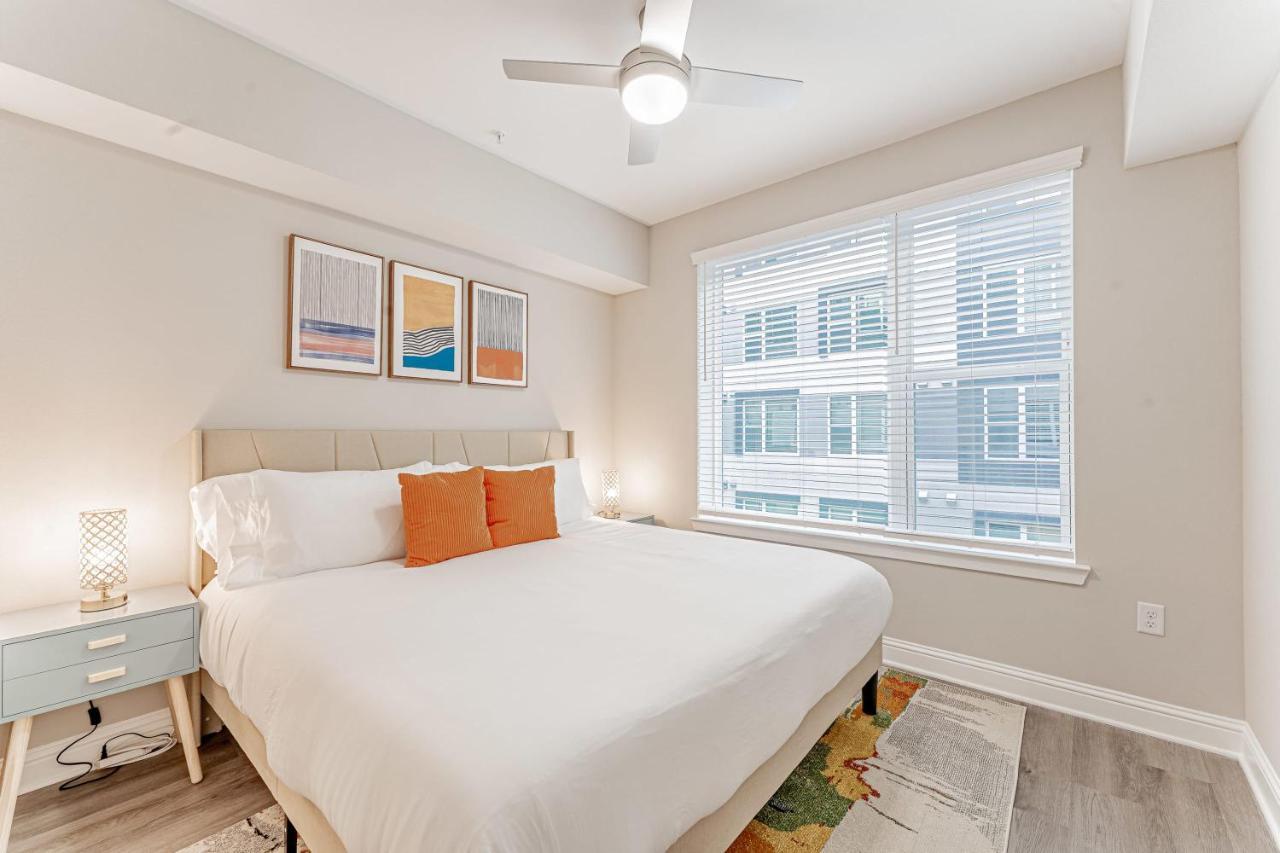 Upscale Modern Apts - Free Parking, Fast Wifi, Courtyard * Austin