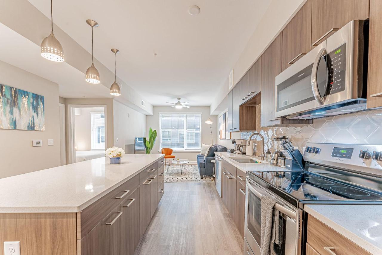 Apartment Upscale Modern Apts - Free Parking, Fast Wifi, Courtyard
